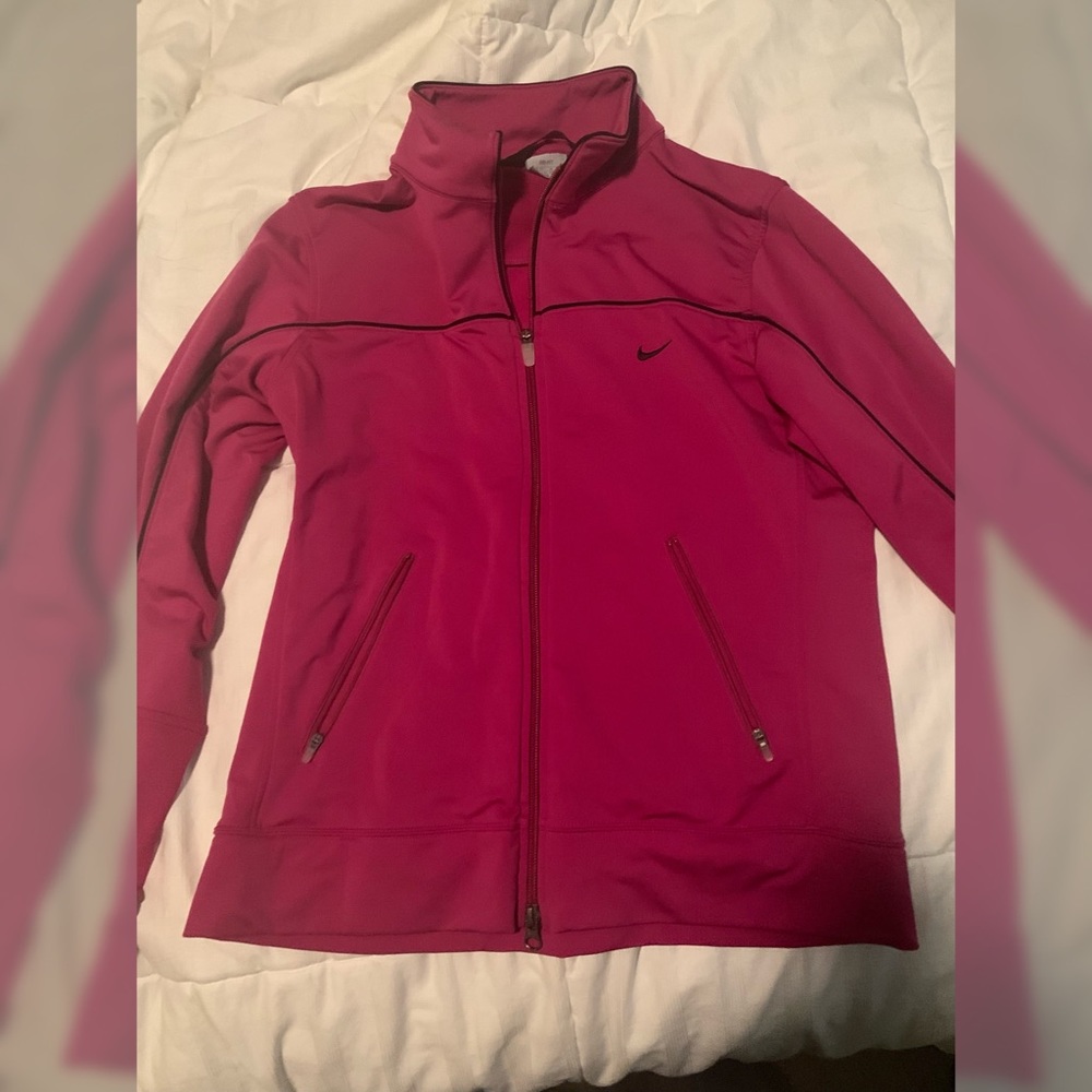 Nike Women’s Medium zip jacket in fuscia